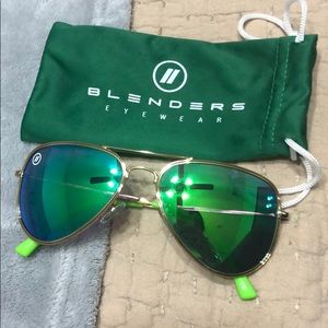 Blenders Women’s aviator sunglasses